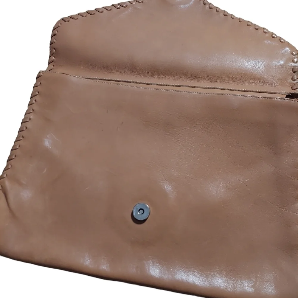 Myers tan clutch‎